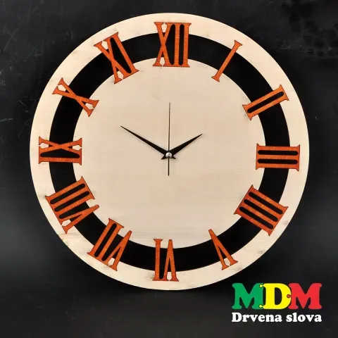 Drveni zidni sat s rimskim brojevima | Elegantna dekoracija od drveta