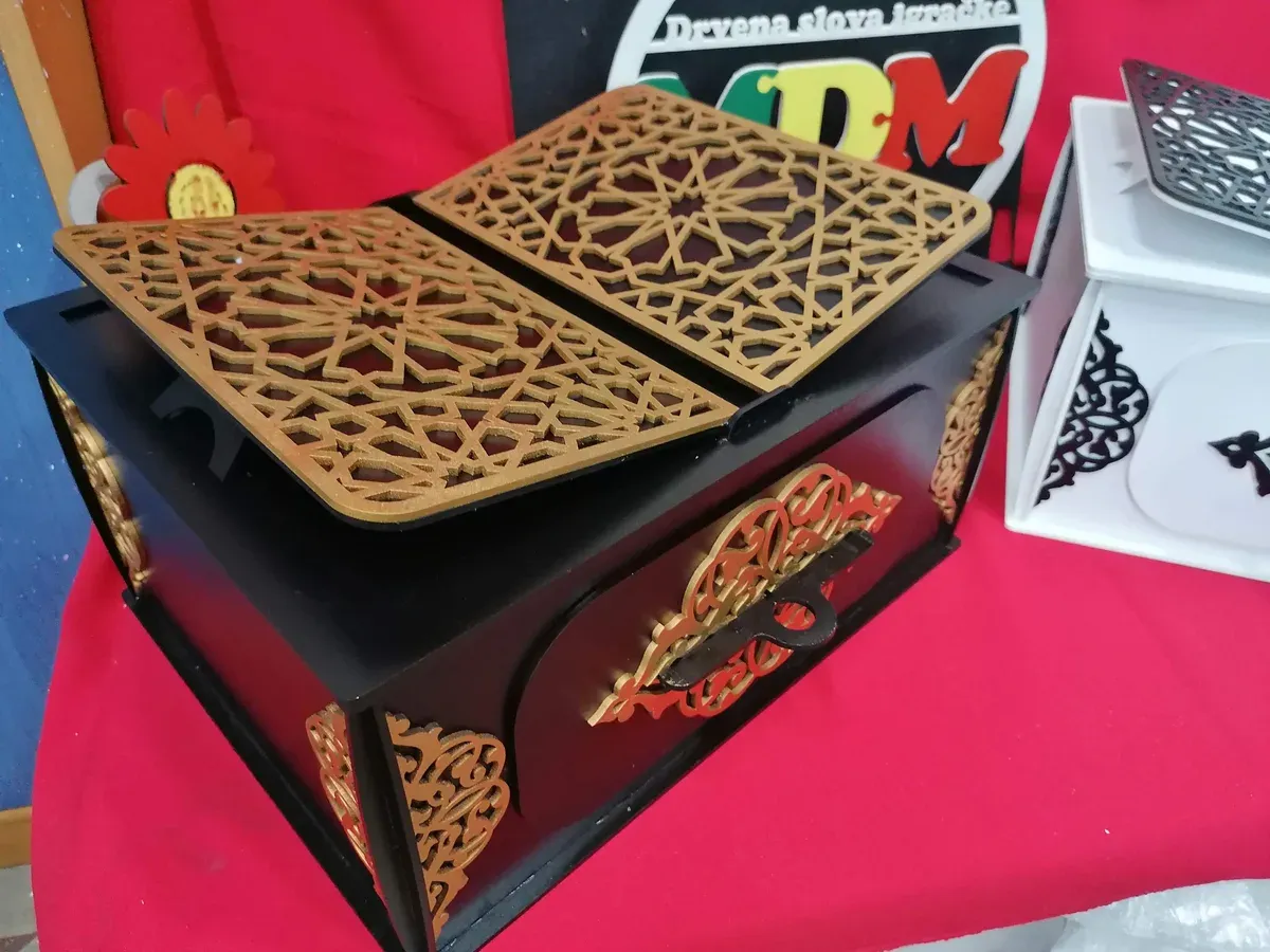 Drvena kutija sa podesivim rahlama za Kur’an | Elegantna zaštita