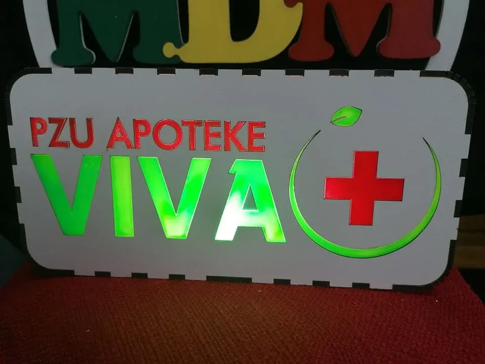 Stolna LED lampa sa imenom | Personalizirana drvena lampa