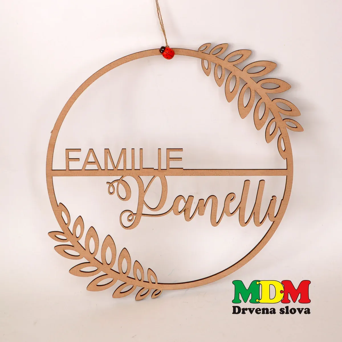 Personalizirani drveni natpis sa prezimenom – Dekoracija doma