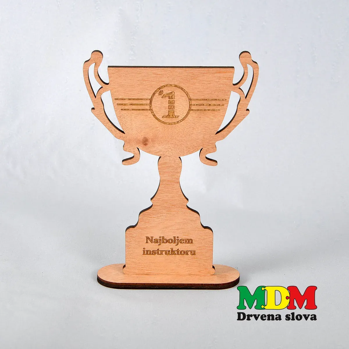 Personalizirani drveni pehar – Poklon za instruktora, trenera ili učitelja