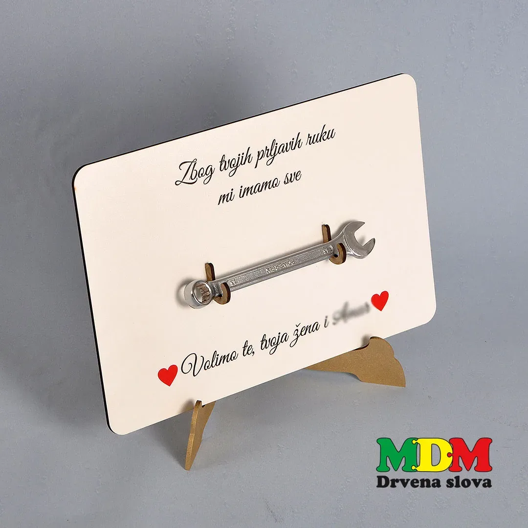 Personalizirani poklon za majstora – Stalak sa ključem i gravurom
